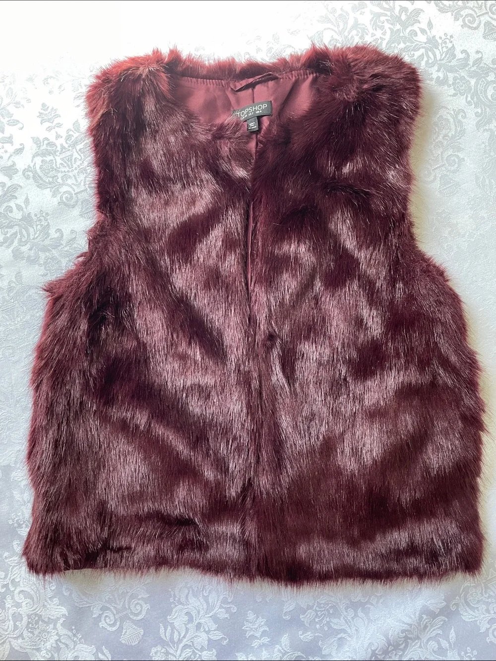 NWOT Topshop Plush Faux Fur Vest in Burgundy. Size 2. - Picture 1 of 4